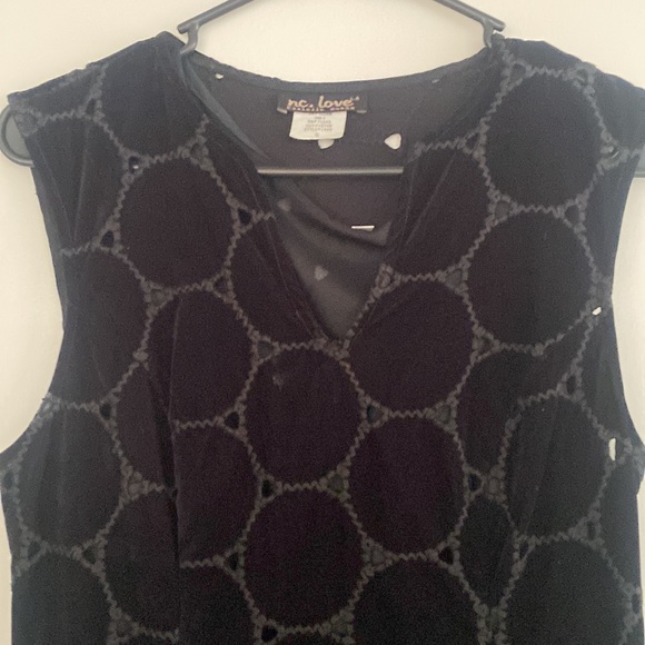 Danielle Dayan sleevless, v beck velour dress. - Picture 2 of 5